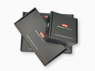 czarne opakowania na części motoryzacyjne